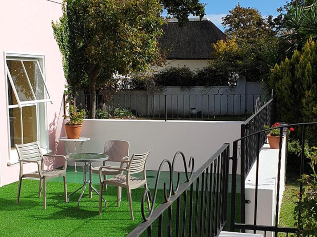 Auberge La Dauphine Guest House 프란쉬후크 외부 사진